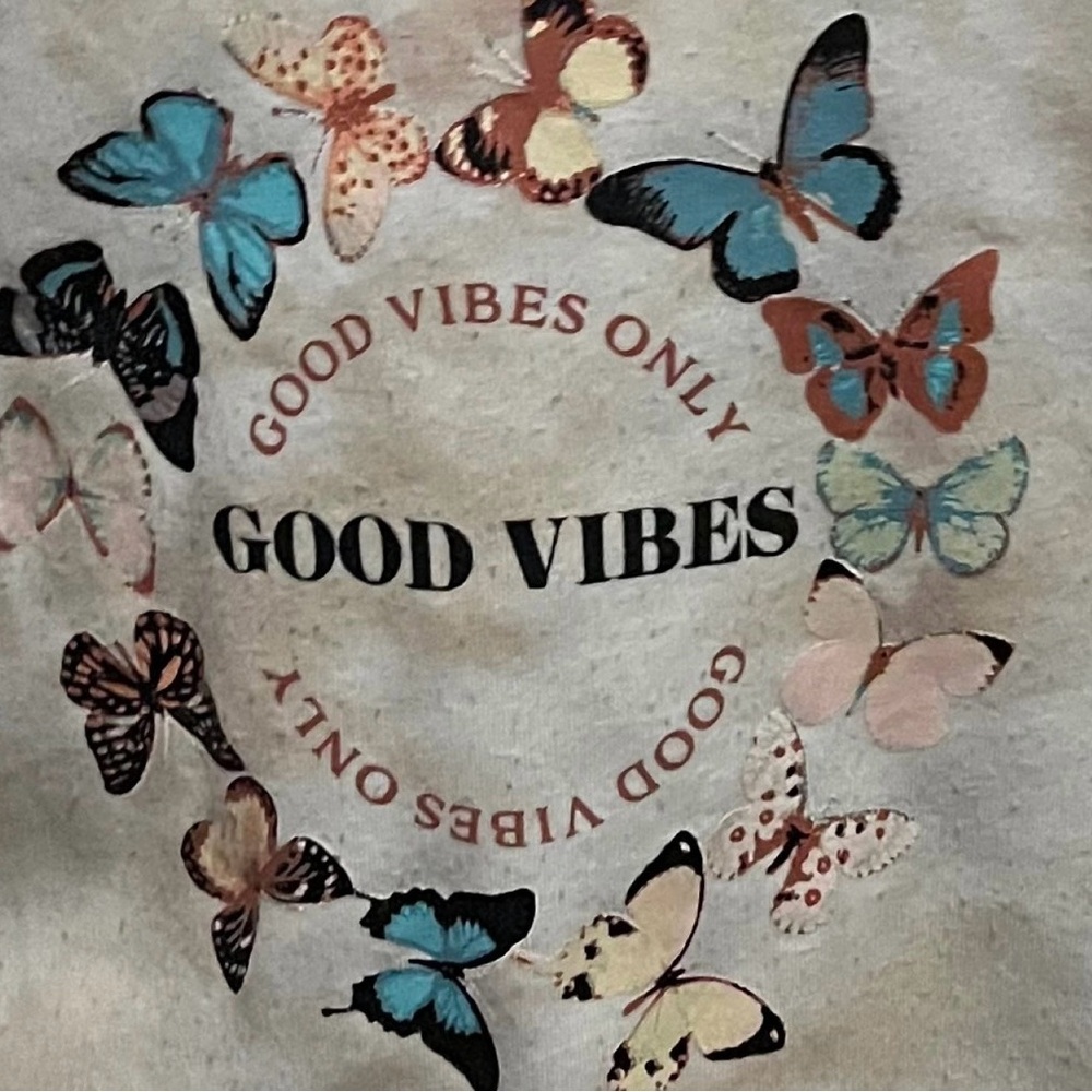 Good Vibes Only Butterfly Graphics Sweatshirt Medium